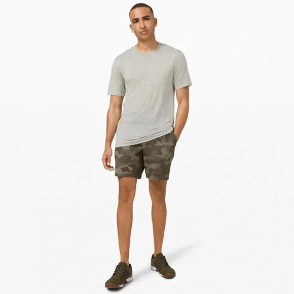 Lululemon men’s short - Picture 4 of 13